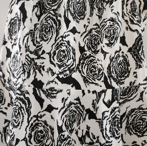 Juniors rose pattern dress - Picture 4 of 5